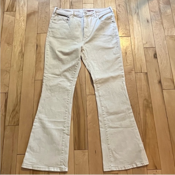 Pilcro and the Letterpress The Icon Cream Flare jeans size 32